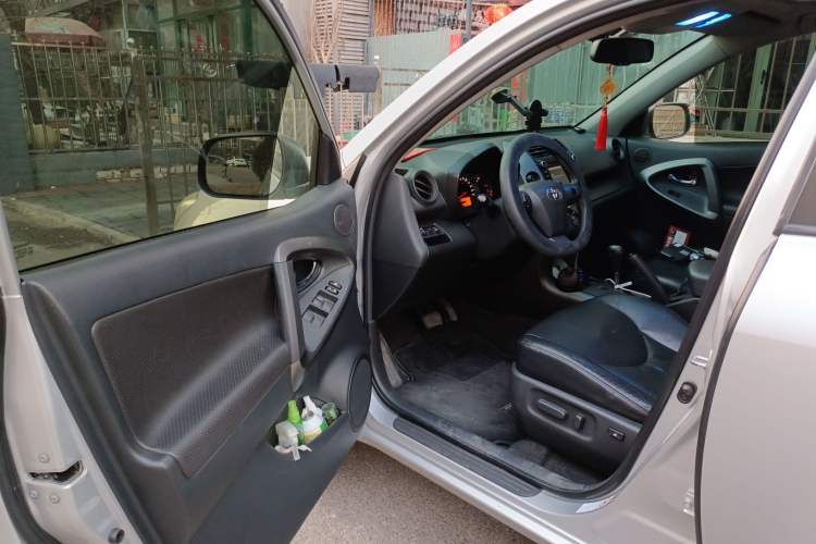 Used Toyota RAV4 2011 2.4L Automatic 4x4 Supreme Edition