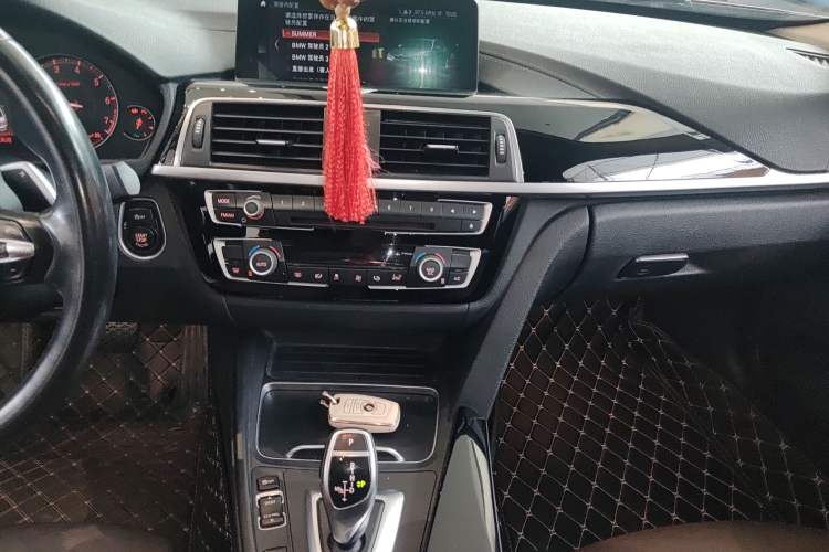 Used BMW 3 Series 2019 320Li M Sport Package Audio And AC Panel