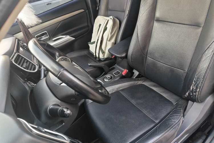 Used Mitsubishi Outlander 2013 2.4L 4x4 Luxury Navigation Edition 5 Seats Left Front Seat