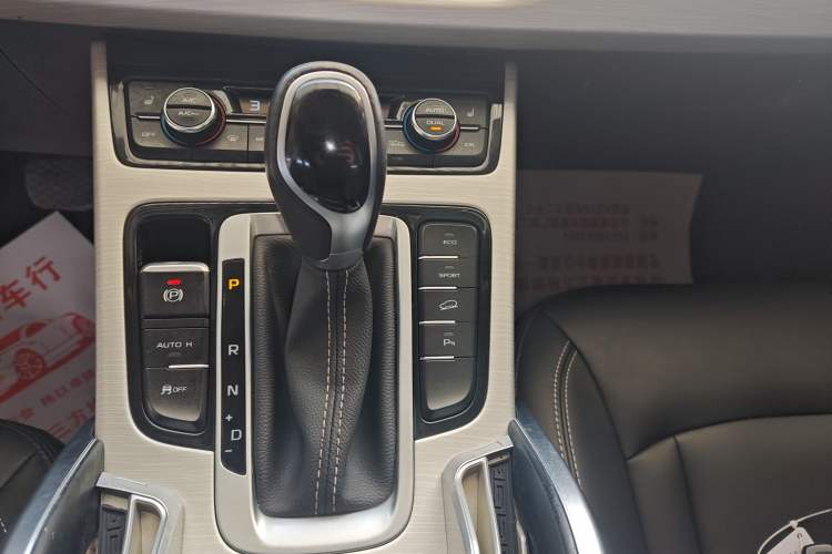 Used Geely Auto Emgrand X7 Sport 2018 1.8TD Automatic Two-Wheel Drive Smart Connect 4G Internet Edition