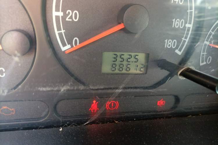 Used Baojun Lechi 2012 Revised 1.0L Manual P-TEC Standard Edition Odometer Close Up