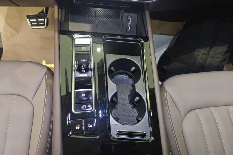 Used Volkswagen Viloran 2024 380TSI Luxury Edition Gear Lever