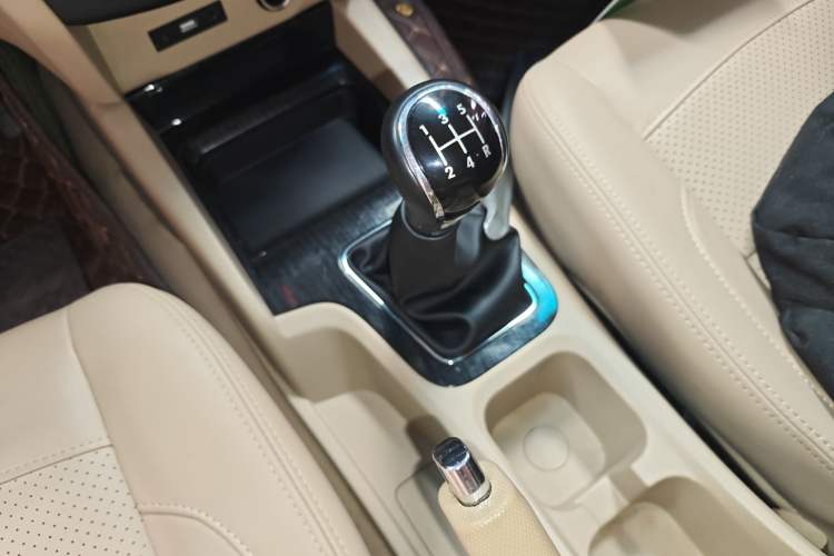 Used Wuling Hongguang 2015 1.5L S1 Comfort China V Standard Gear Lever