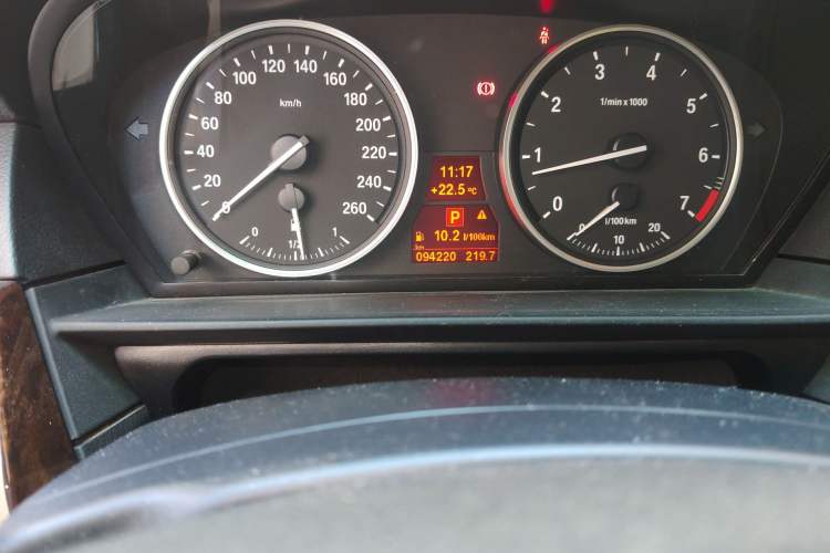 Used BMW 5 Series 2010 520Li Luxury Model Odometer Close Up