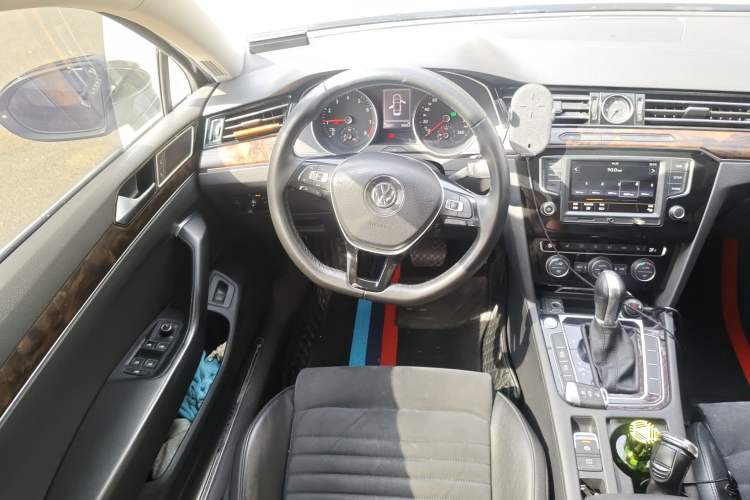 Used Volkswagen Magotan 2017 330TSI DSG Luxury Model Steering Wheel