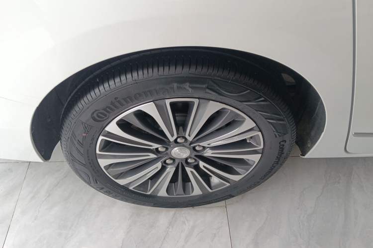 Used Buick GL8 2020 ES Land Cruiser 653T Flagship Model Right Rear Wheel Hub