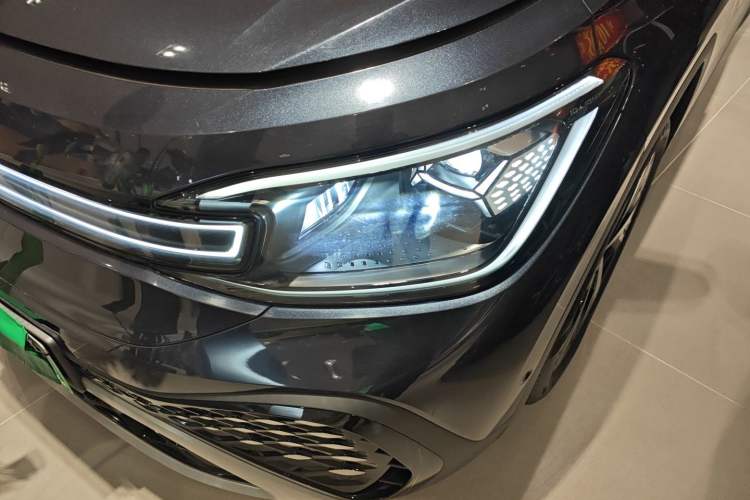 Used Volkswagen ID.6 CROZZ 2022 Long-Range PRO Edition Left Front Headlight