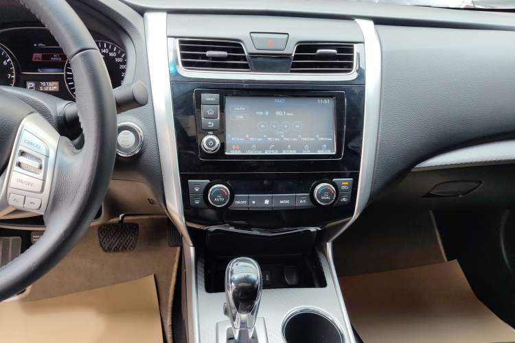 Used Nissan Teana 2016 2.0L XL-Upper Smart Edition Audio And AC Panel