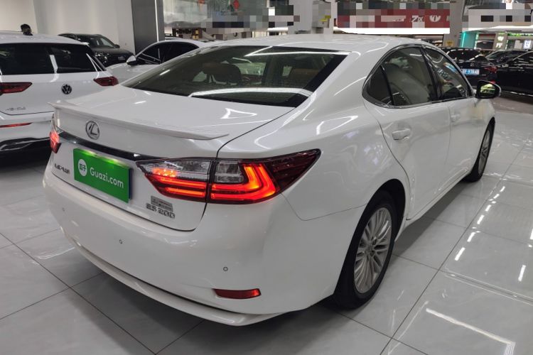 Used Lexus ES 2015 200 Comfort Edition Rear Right 45 Deg