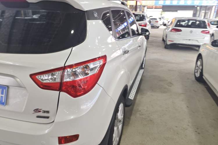 Used CHANGAN CS35 2015 1.6L Automatic Luxury Model China V Standard
