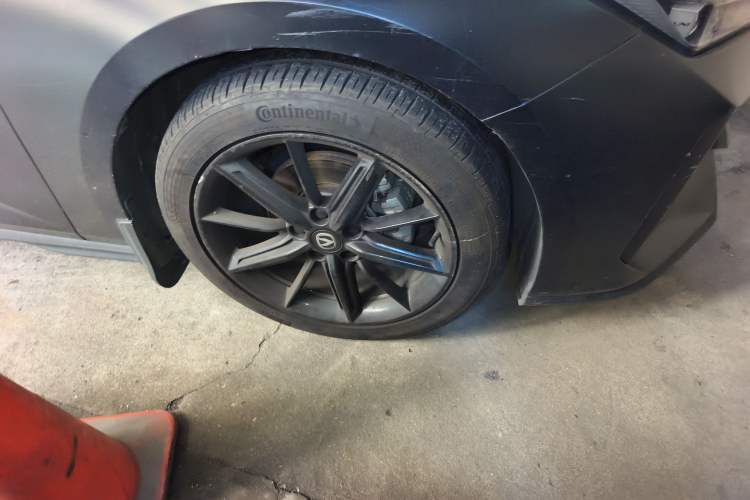 Used CHANGAN UNI-V 2022 1.5T Prestige Version Right Front Wheel Hub