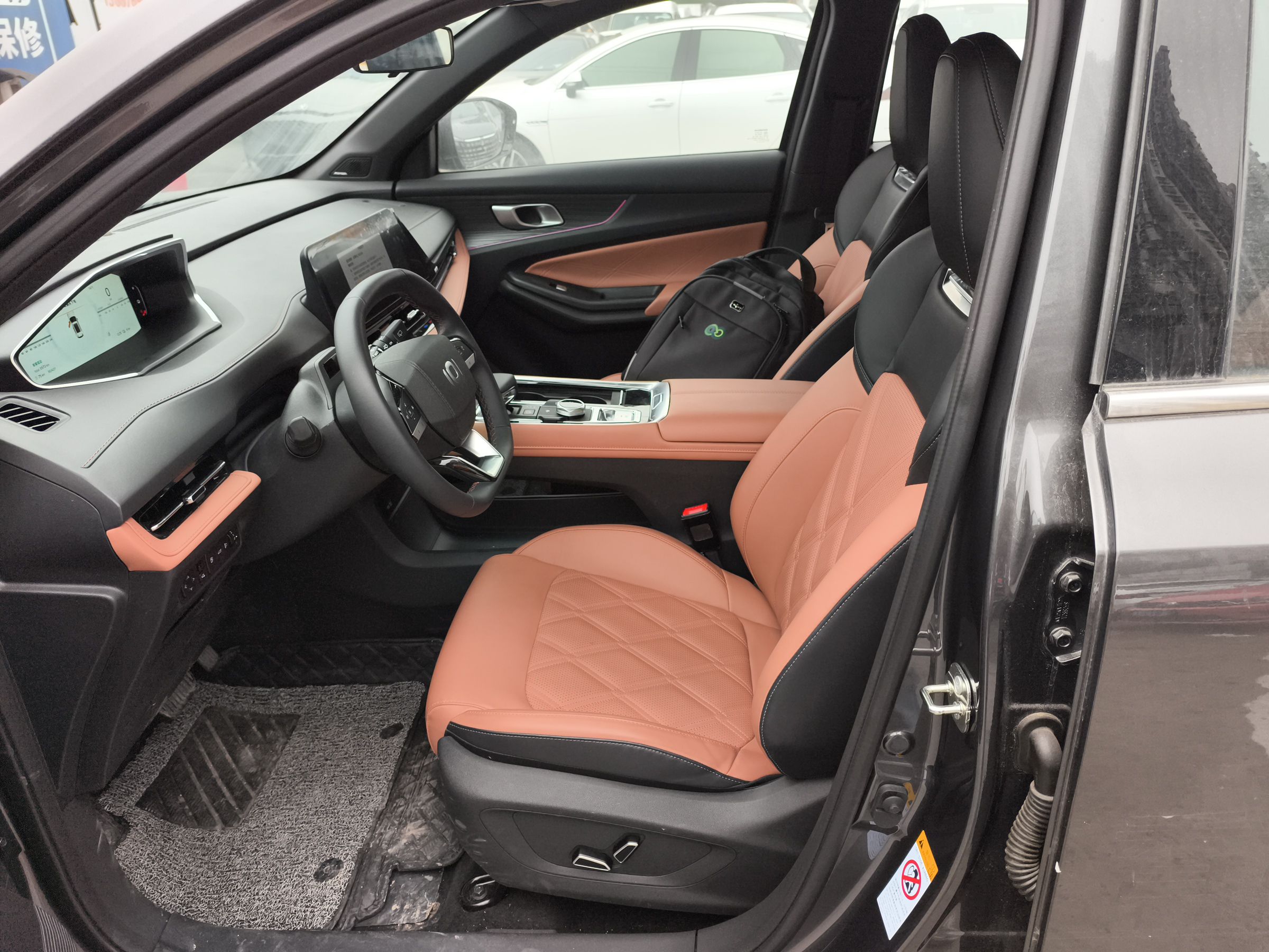 Переднее сиденье в автомобиле