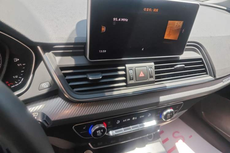 Used Audi Q5L 2020 45 TFSI Prestige Fashion Model Audio And AC Panel