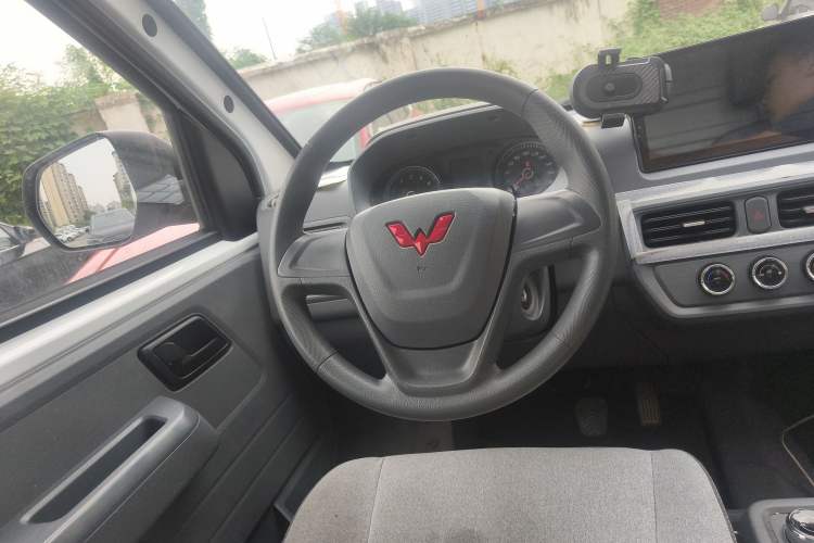 Used Wuling Yangguang 2024 300km Range Practical Window-Sealed Version 60kW
