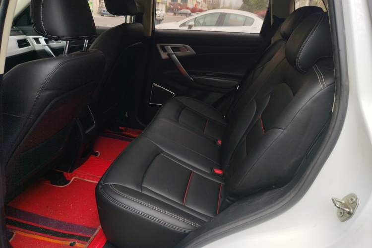 Used Geely Auto Emgrand X7 Sport 2020 1.8TD Manual Two-Wheel Drive Zhiya Model Left Rear Seat