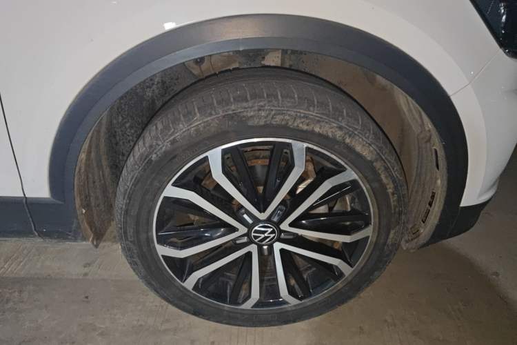 Used Volkswagen T-ROC 2021 280TSI DSG Two-Wheel Drive Luxury Smart Connectivity Version Right Front Wheel Hub