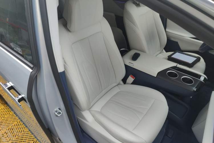 Used Buick GL8 New Energy 2024 Lu Zun Luxury Edition 7-Seater
