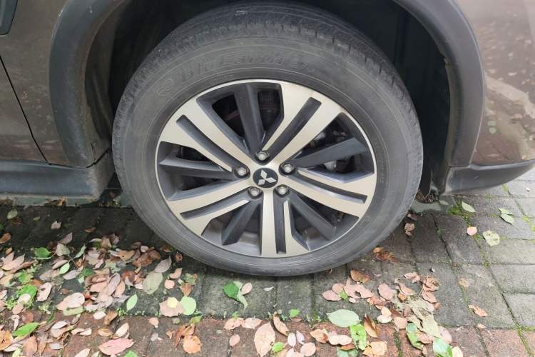 Used Mitsubishi ASX 2020 2.0L CVT Smart Edition Right Front Wheel Hub