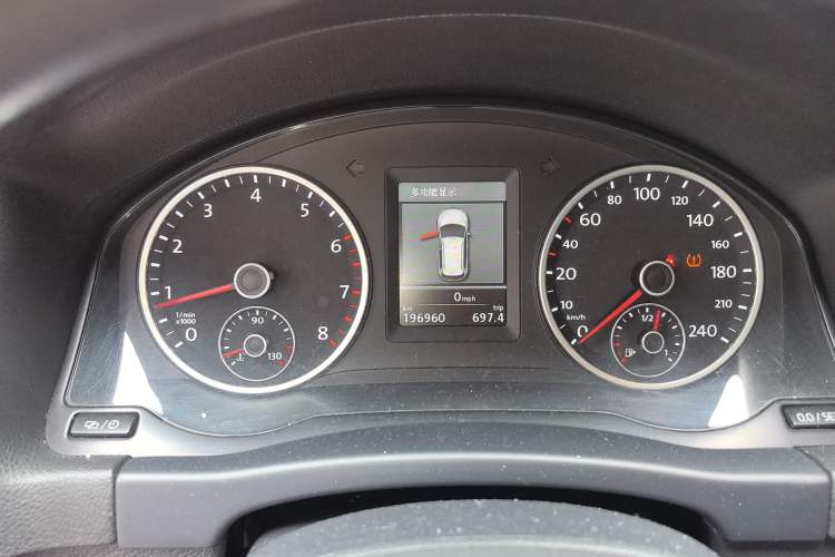 Used Volkswagen Tiguan 2013 2.0 TSI Automatic All-Wheel-Drive Flagship Edition Odometer Close Up