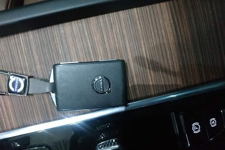 Used Volvo XC60 2024 B5 4x4 Smart Luxury Edition