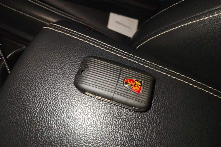 Used Roewe RX5 2018 20T Two-Wheel Drive Manual Internet Smart Edition Vehicle Key