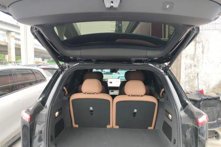 Used ONVO Luxeed L90 2025 Model—Ultra Six-Seater Version
