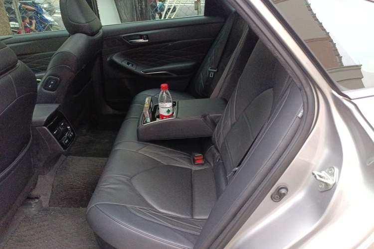 Used Toyota Avalon 2019 Dual-Engine 2.5L XLE Prestige Version China VI Standard