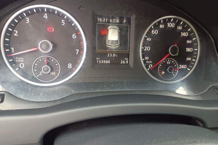 Used Volkswagen Tiguan 2016 300TSI Automatic Two-Wheel Drive Luxury Edition Odometer Close Up