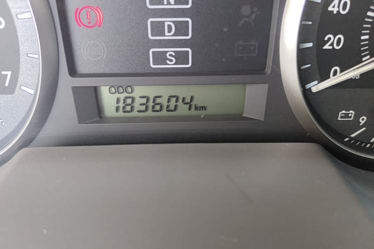 Used Toyota Land Cruiser 2015 4.0L V6 Middle East Limited Edition Odometer Close Up