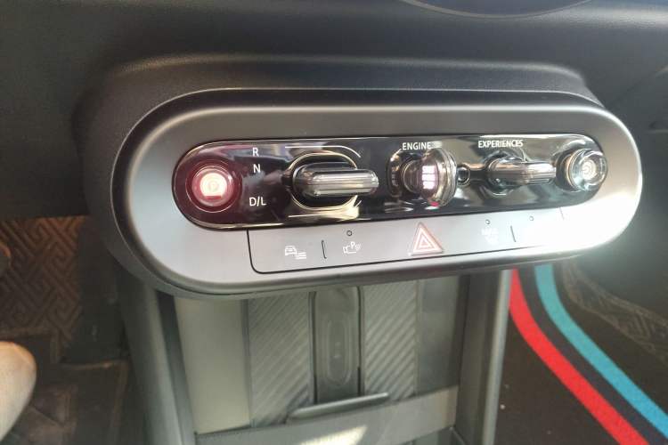 Used Changan MINI 2025 1.5T COOPER Classic Edition Five-Door Version
