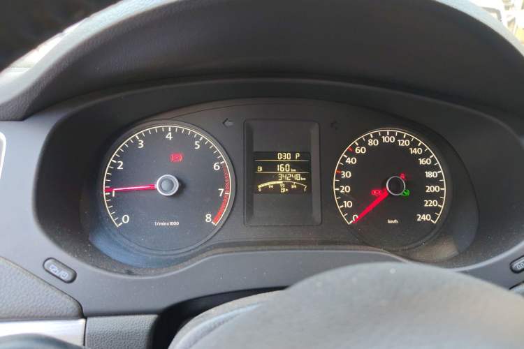 Used Volkswagen Sagitar 2012 1.6L Automatic Comfort Edition Instrument Cluster