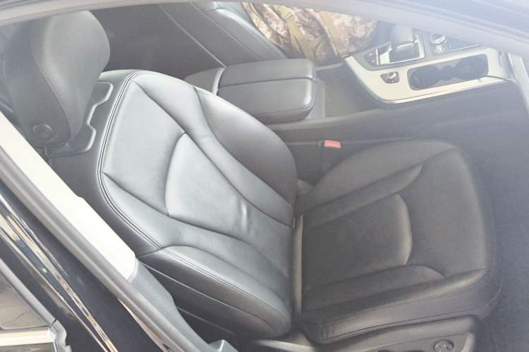 Used Audi Q7 2018 40 TFSI Comfort Model Right Front Seat