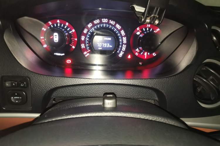 Used Luxgen Great 7 SUV 2013 Limited-Edition Sharp Model 2.2T Two-Wheel-Drive Smart Version
