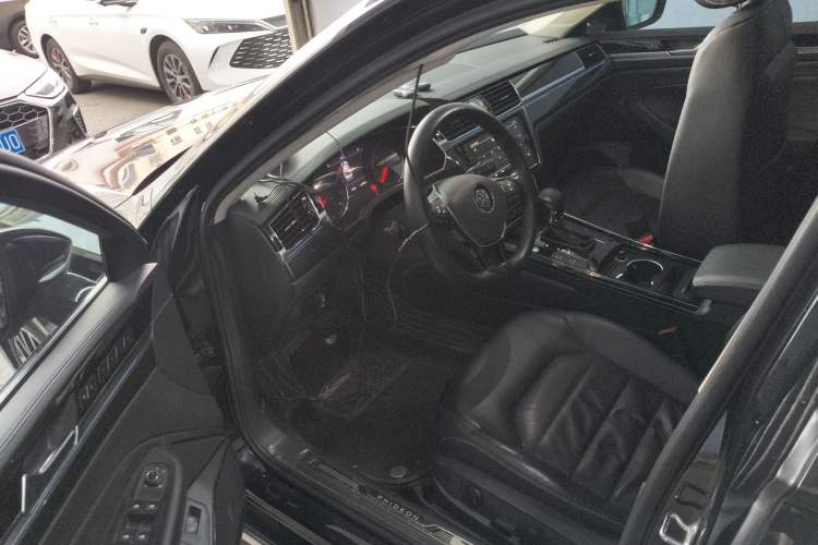 Used Volkswagen Phideon 2016 380TSI Two-Wheel-Drive Luxury Edition Driver Seat