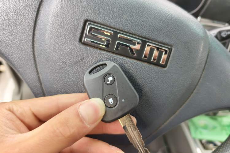 Used Jinbei New Hiace X30L CNG 2023 100L CNG Wealth Edition Bus 6/7 Seats No Air Conditioning SWCC15M
