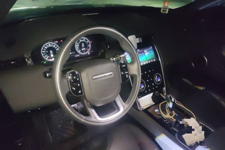 Used Land Rover Discovery Sport 2021 249 PS R-Dynamic S Performance Edition Center Console