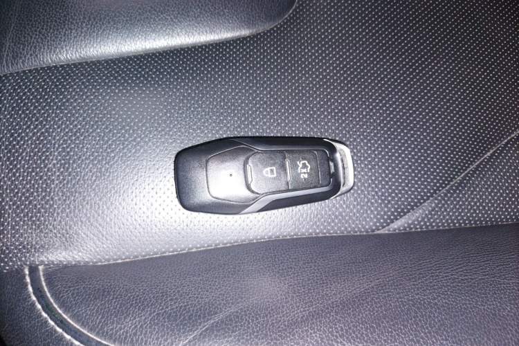 Used Ford Edge 2015 2.0T GTDi Four-Wheel Drive Prestige Model