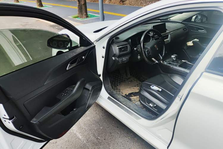 Used Hongqi H5 2020 1.8T Automatic ZhiLian QiYun Edition Driver Seat