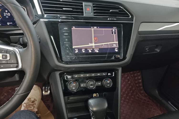 Used Volkswagen Tiguan L 2021 330TSI Automatic Two-Wheel Drive R-Line Enhanced Edition Audio And AC Panel