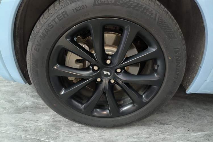 Used Li Auto ONE 2021 Extended-Range 6-Seater Version Left Front Wheel Hub