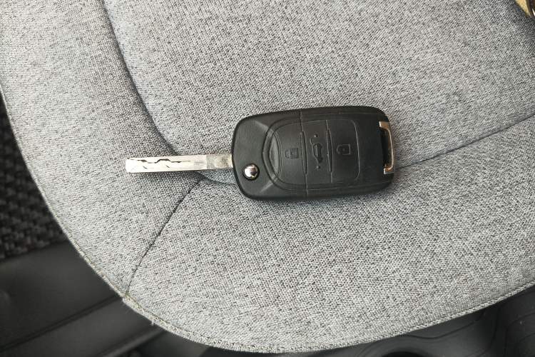 Used Wuling Hongguang MINIEV 2021 Macaron Sandwich Model 120 km Lithium Iron Phosphate
