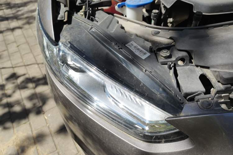 Used Ford Mondeo 2013 2.0L GTDi240 Luxury Sport Model Right Front Headlight