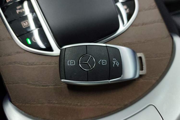 Used Mercedes-Benz GLC 2020 GLC 260 L 4MATIC Luxury Model Interior 1
