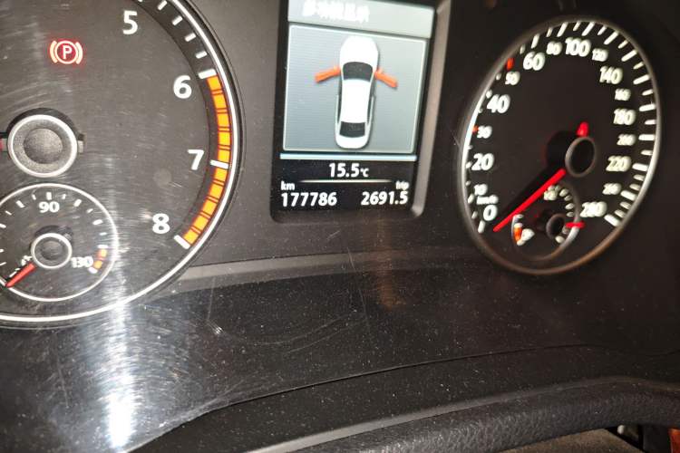 Used Volkswagen Passat 2013 1.8TSI DSG Prestige Edition Odometer Close Up