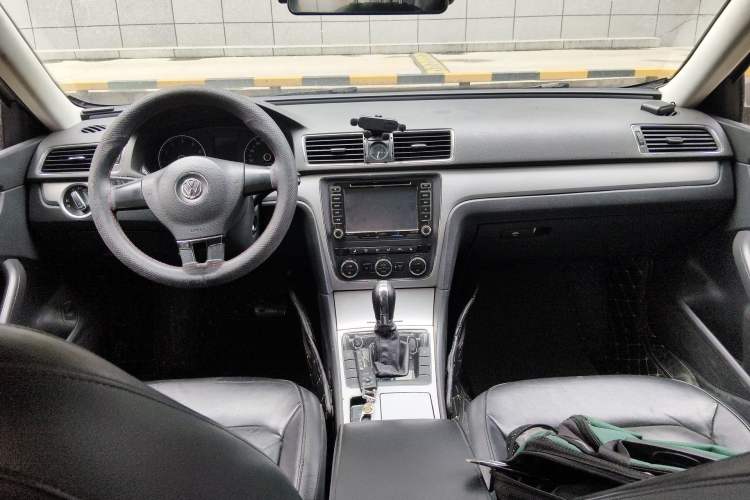 Used Volkswagen Passat 2013 1.8TSI DSG Prestige Edition Center Console