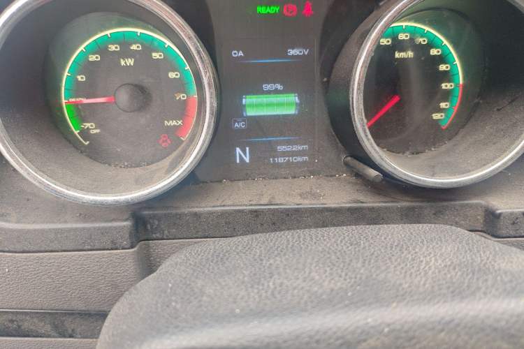 Used Dongfeng Yufeng EM26 2023 Standard Edition 41.472 kWh Henan Lithium Power Odometer Close Up