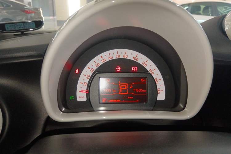 Used smart fortwo 2015 1.0L 52 kW hardtop Dynamic version
