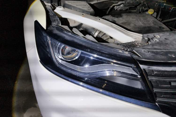 Used Roewe RX5 2016 20T Two-Wheel Drive Automatic Internet Smart Edition
