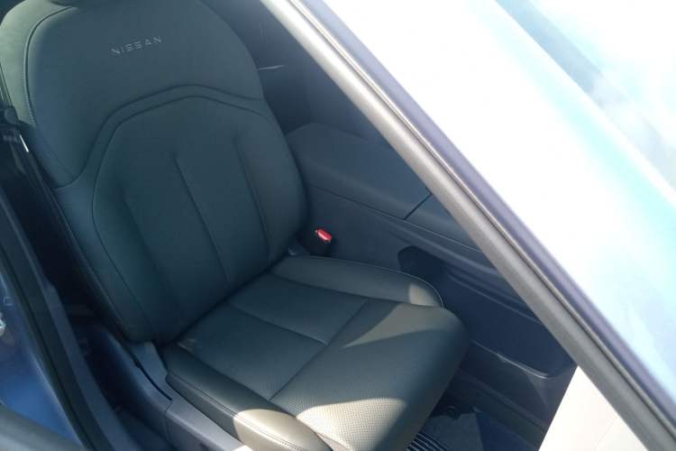 Used Nissan N6 2026 Model 180 Max Right Front Seat