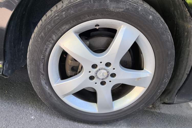 Used Mercedes-Benz R-Class 2015 R 320 4MATIC Luxury Model Right Front Wheel Hub